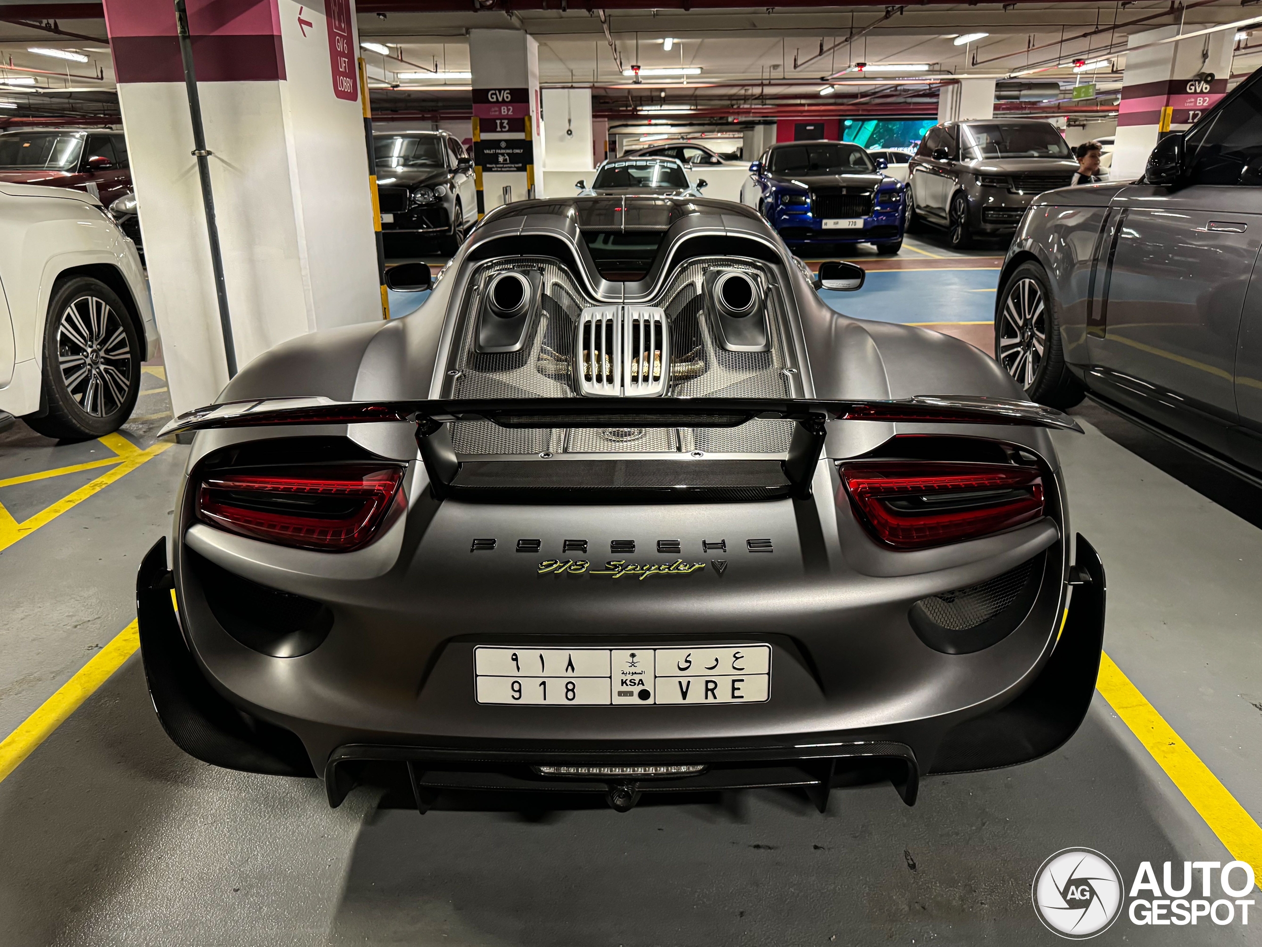 Porsche 918 Spyder Weissach Package