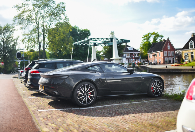 Aston Martin DB11 V8