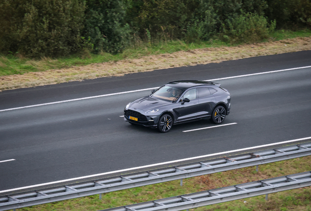 Aston Martin DBX707