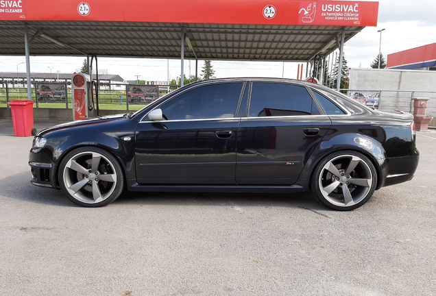 Audi RS4 Sedan