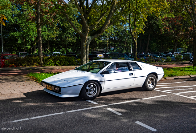 Lotus Esprit S2