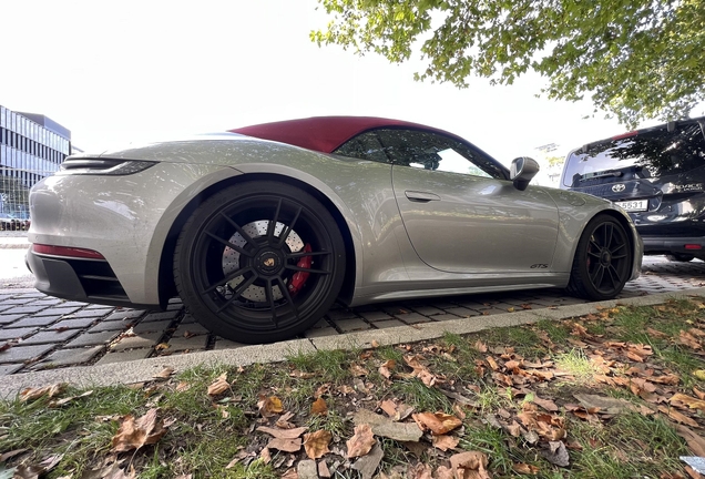 Porsche 992 Carrera 4 GTS Cabriolet