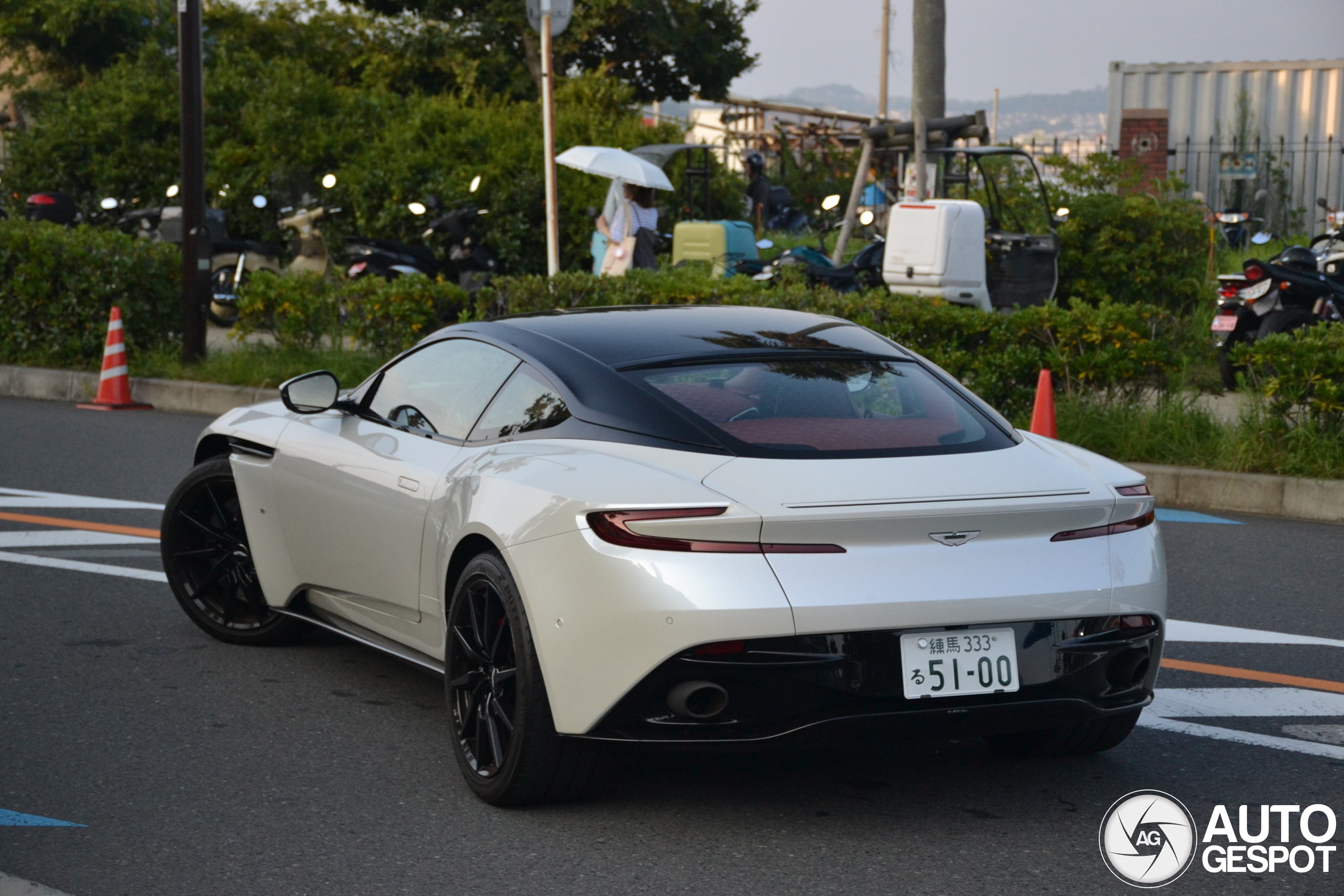 Aston Martin DB11