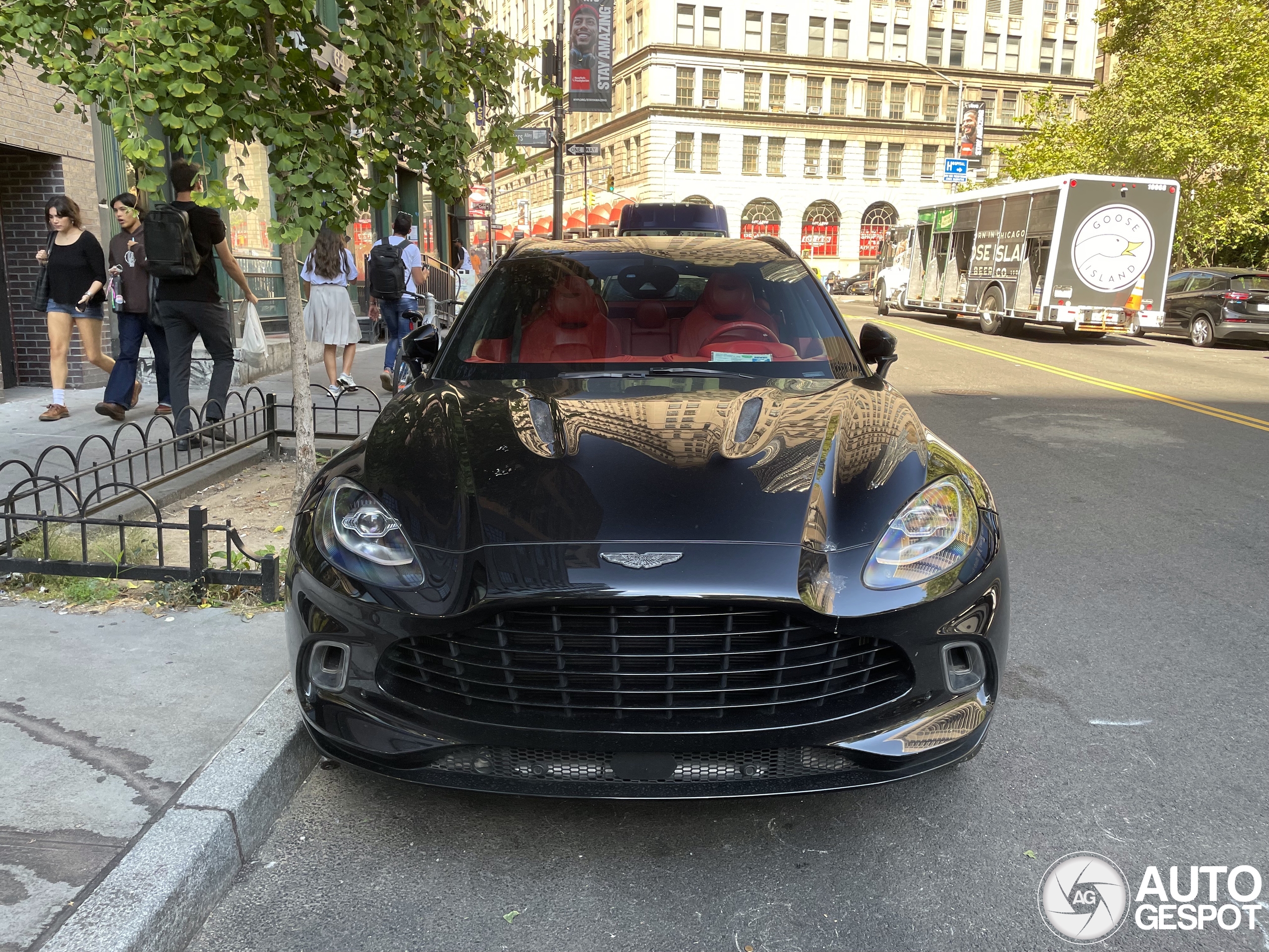 Aston Martin DBX