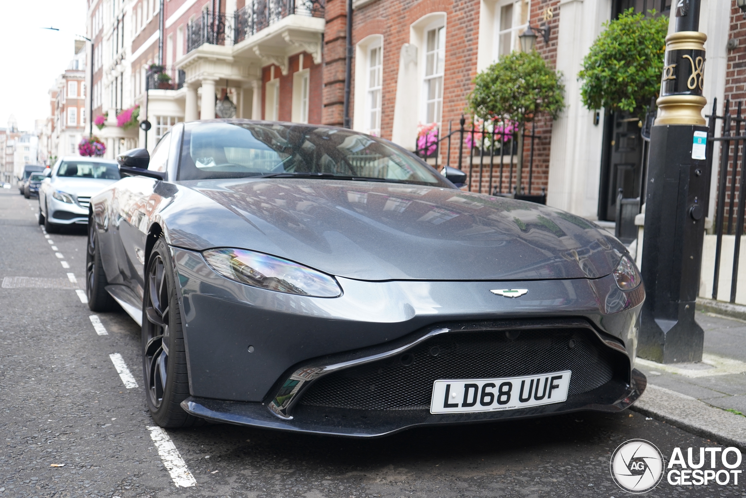 Aston Martin V8 Vantage 2018