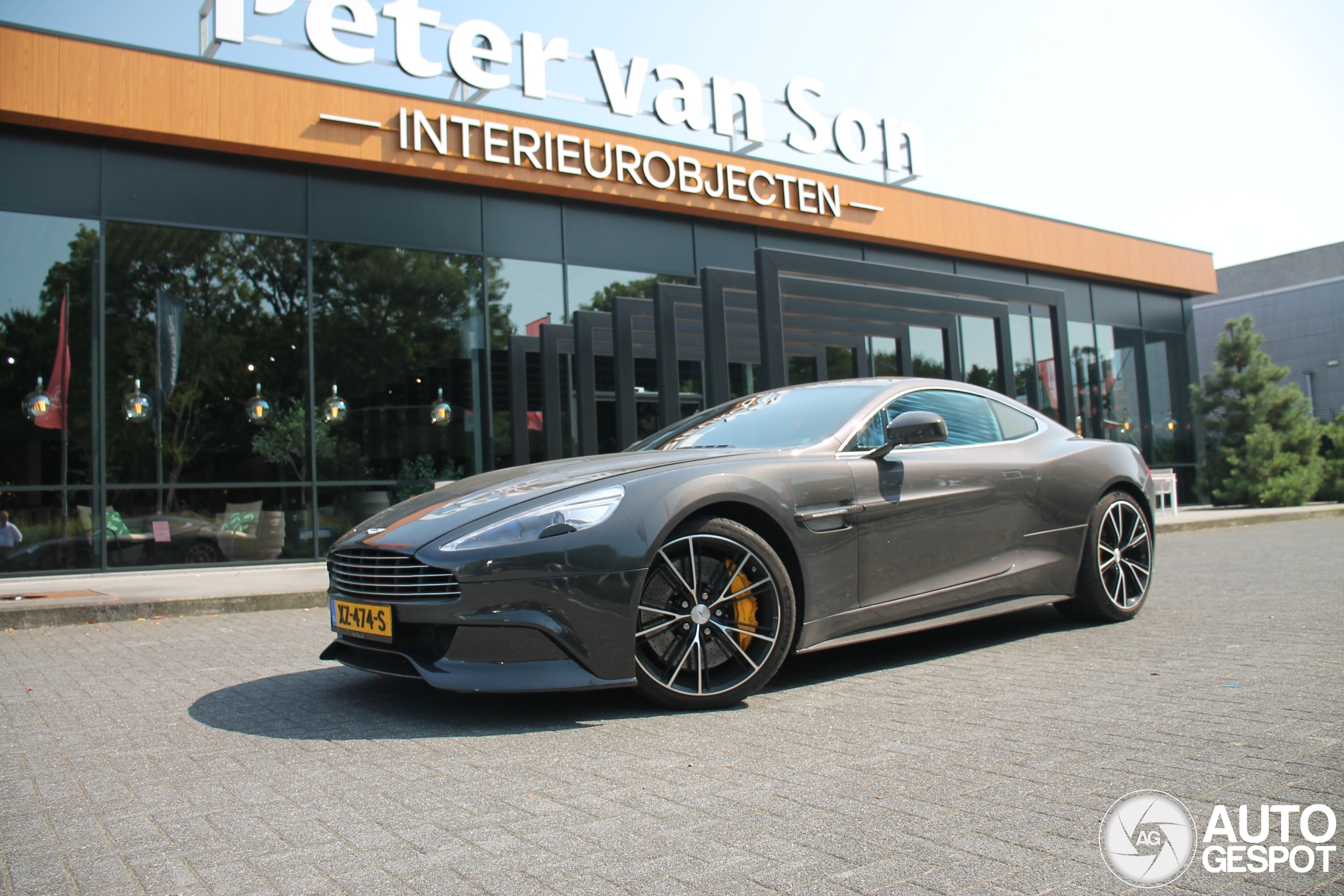 Aston Martin Vanquish 2015 Carbon Black Edition