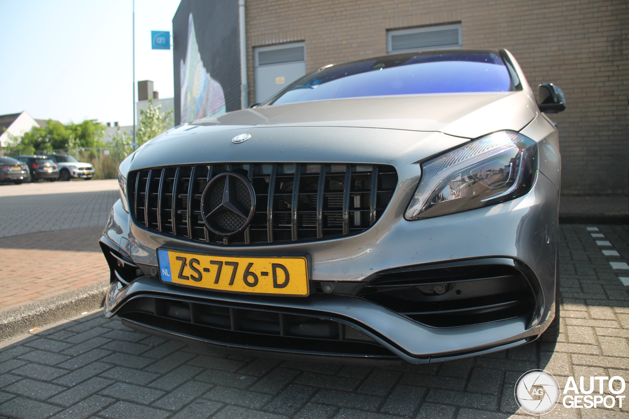 Mercedes-AMG A 45 W176 2015