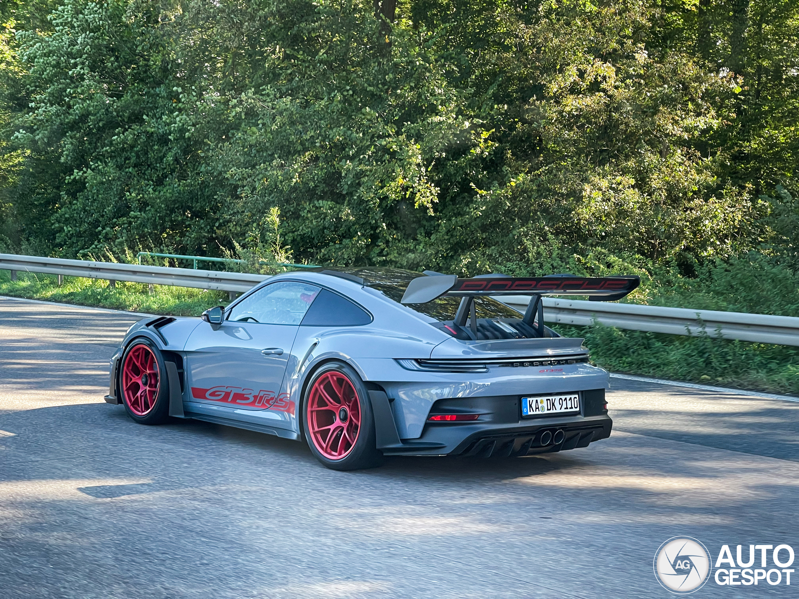 Porsche 992 GT3 RS Weissach Package