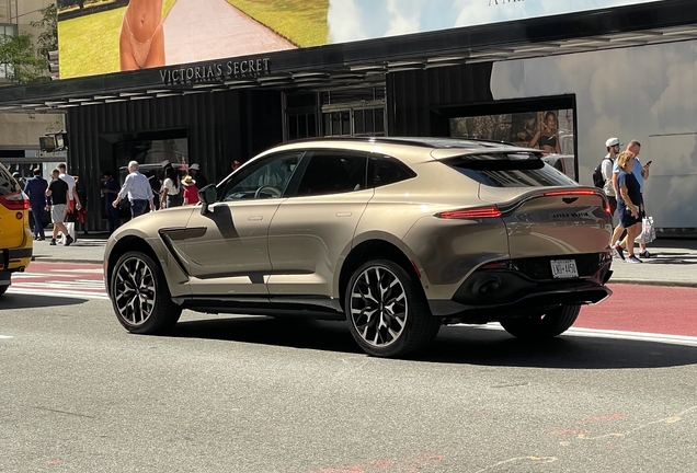 Aston Martin DBX