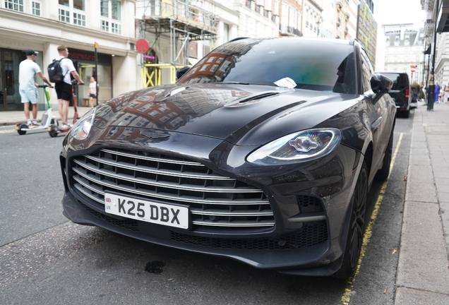 Aston Martin DBX707