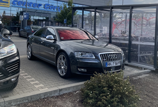 Audi S8 D3