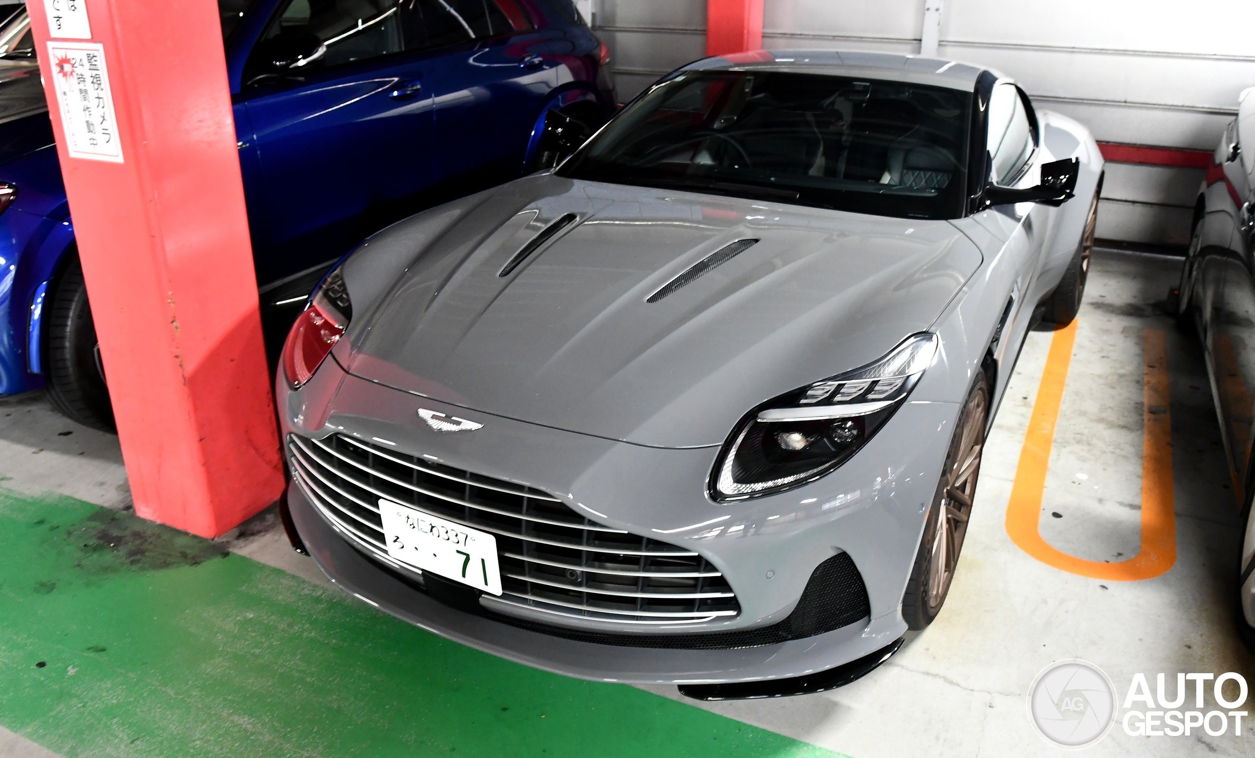 Aston Martin DB12