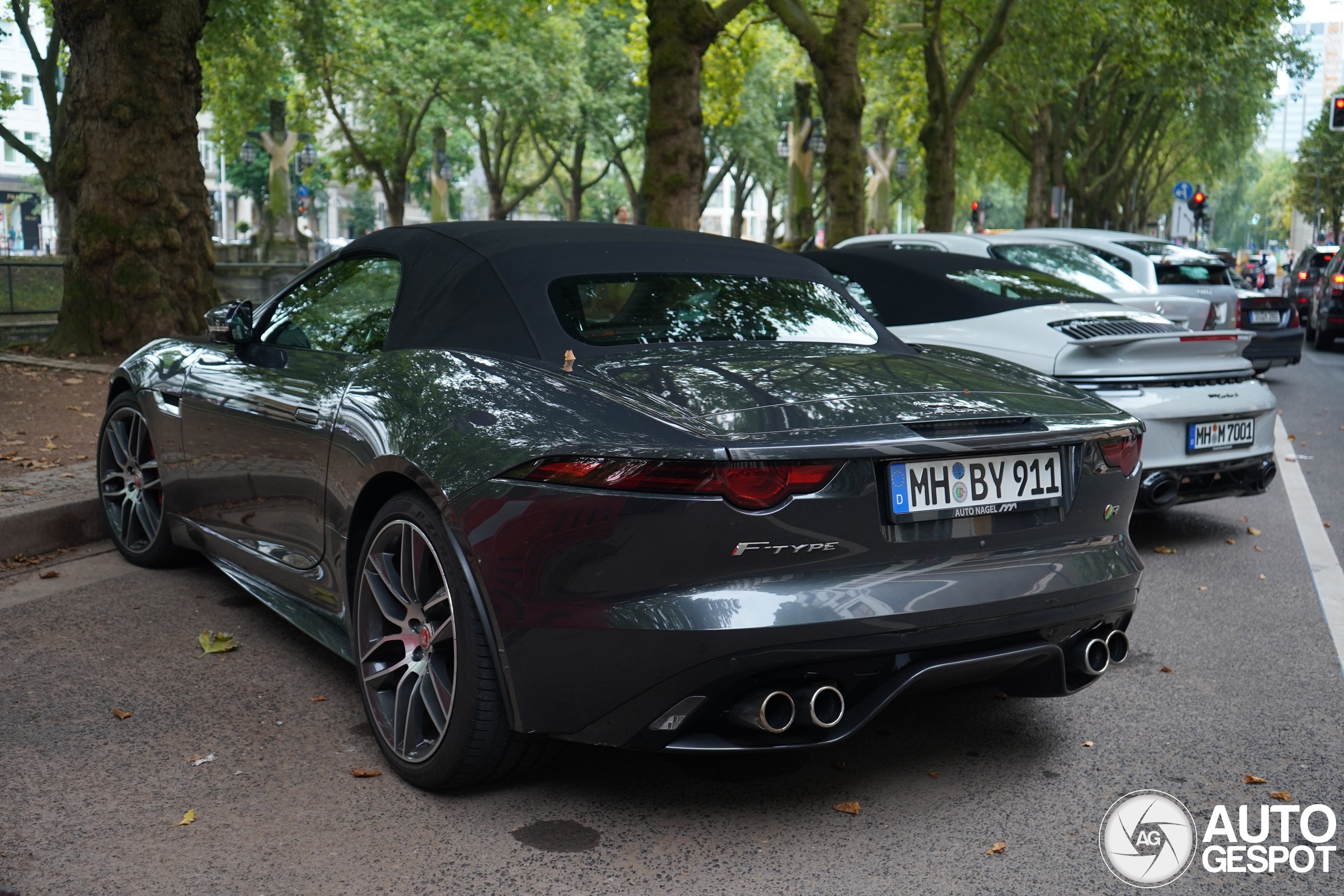 Jaguar F-TYPE R Convertible 2017