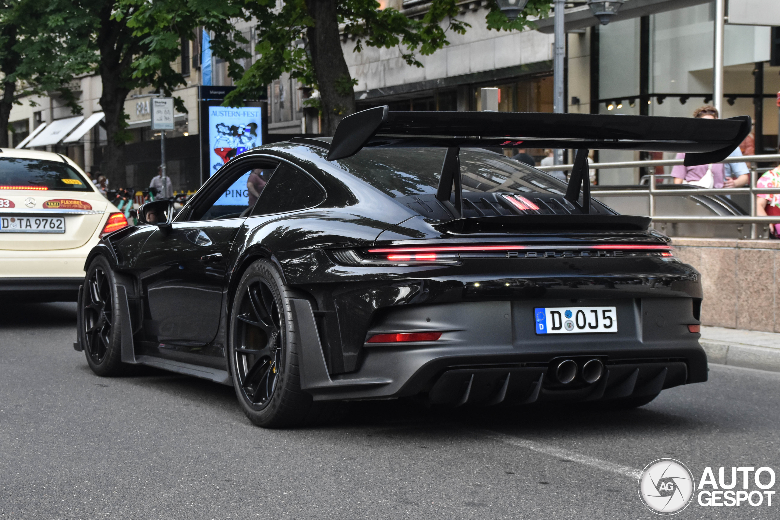 Porsche 992 GT3 RS Weissach Package