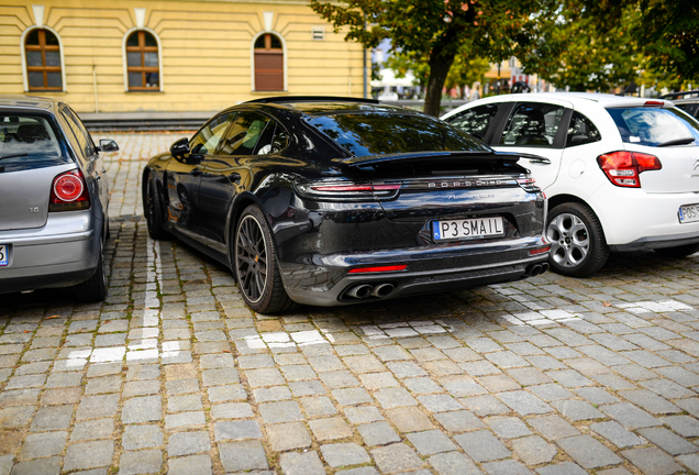 Porsche 971 Panamera Turbo