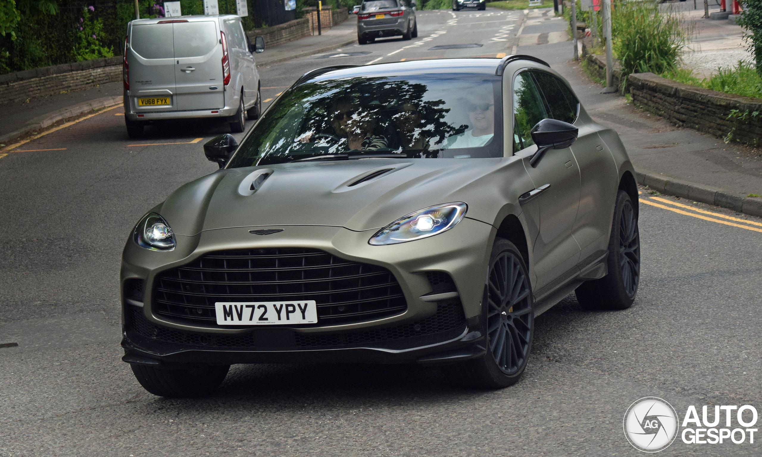 Aston Martin DBX707