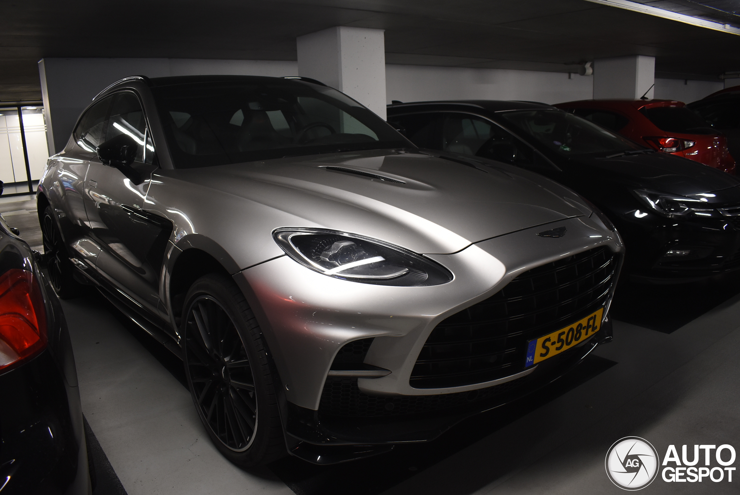 Aston Martin DBX707