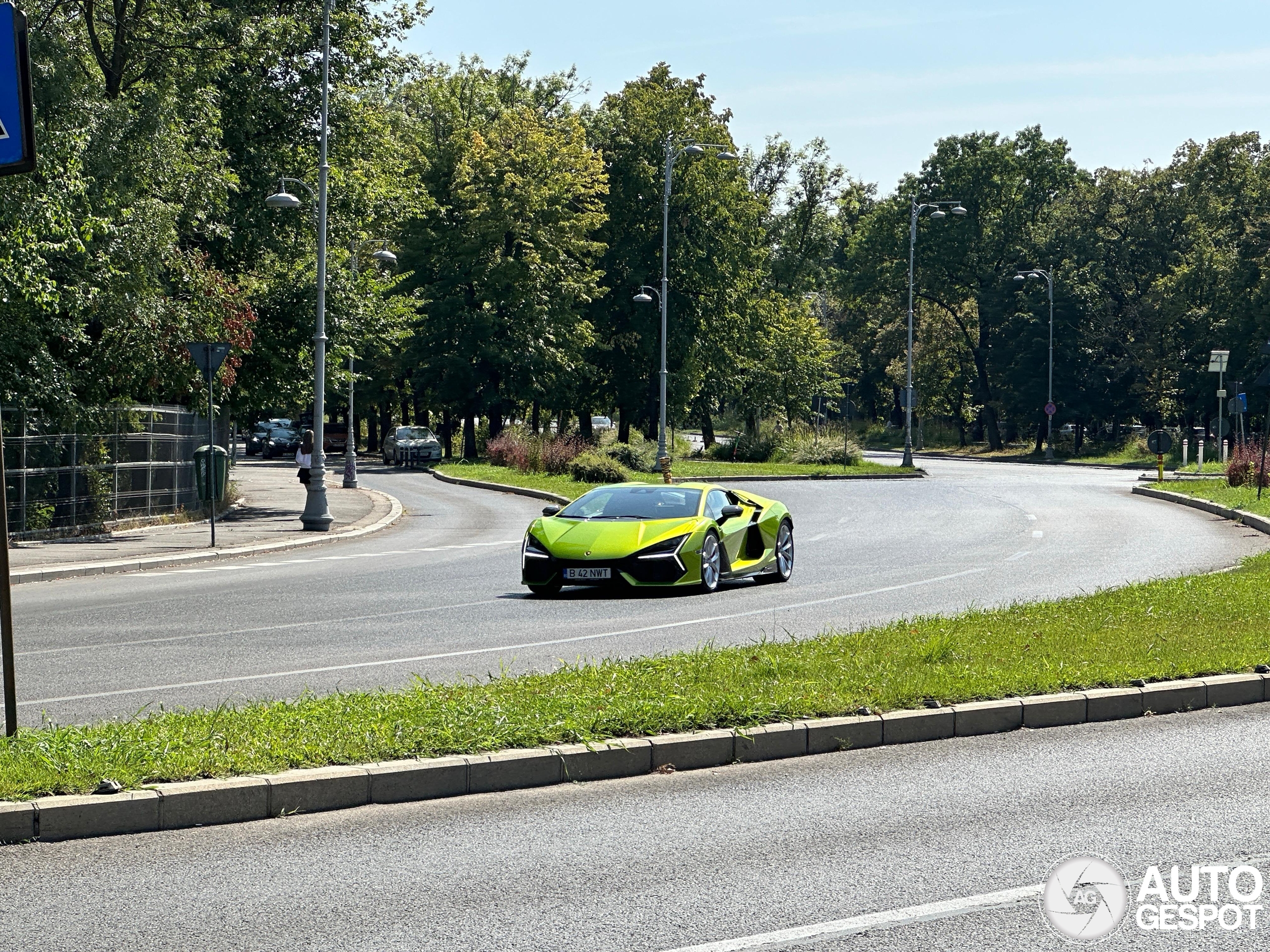 Lamborghini Revuelto