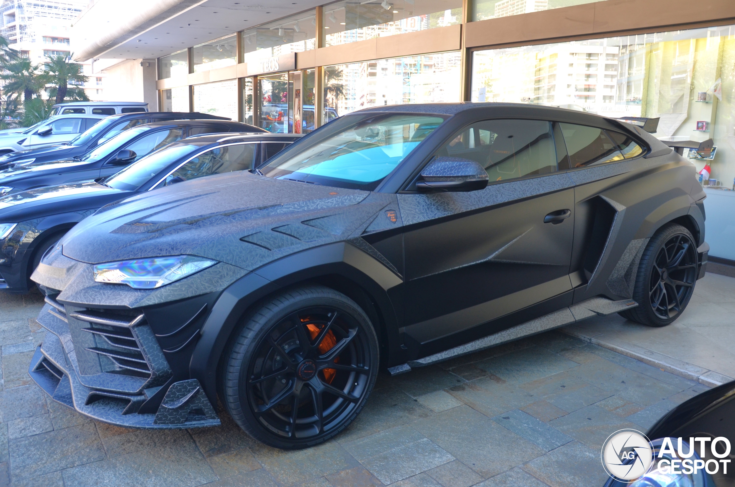 Mansory zaagt twee deuren van de Lamborghini Urus af