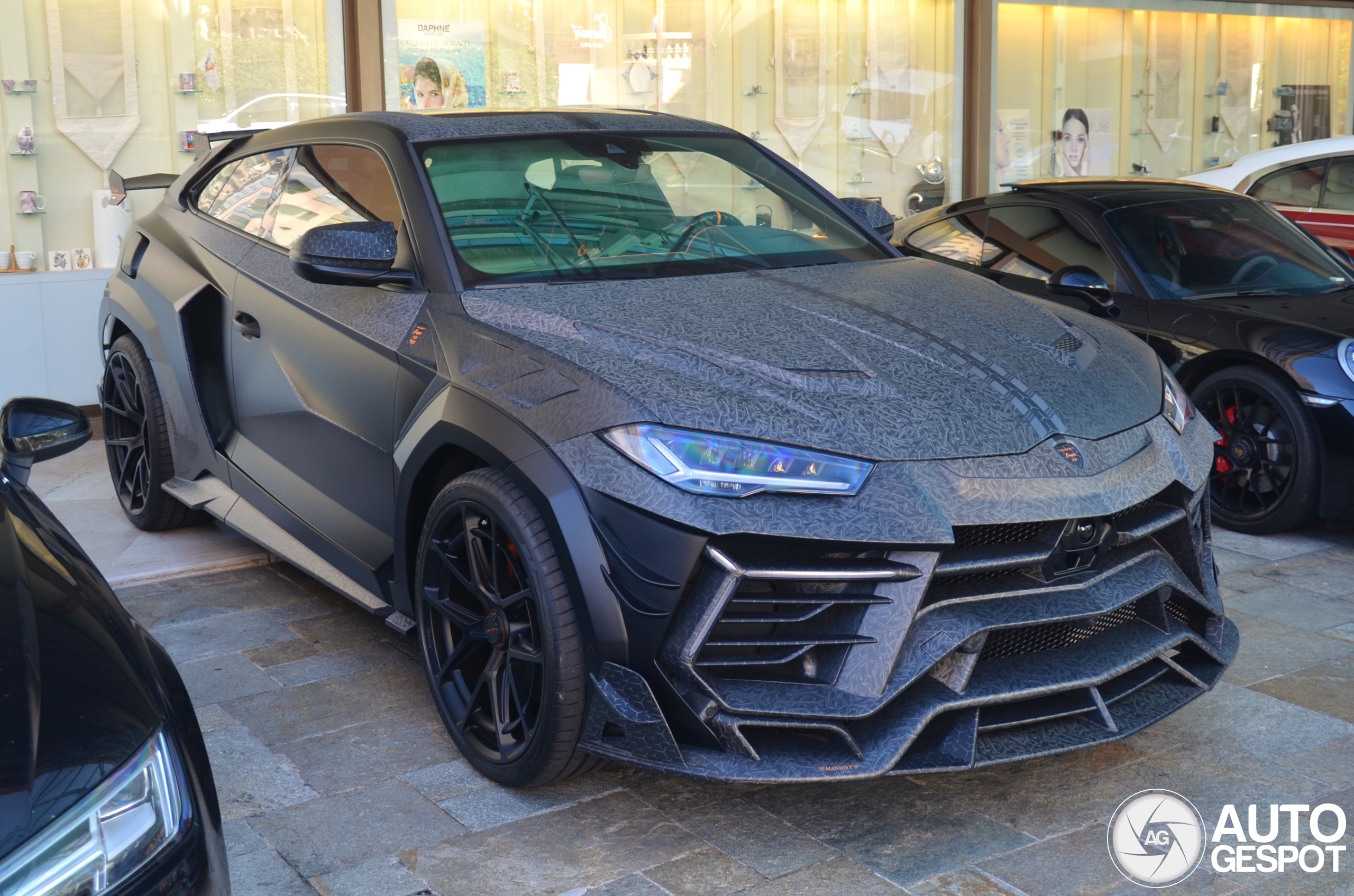 Mansory zaagt twee deuren van de Lamborghini Urus af