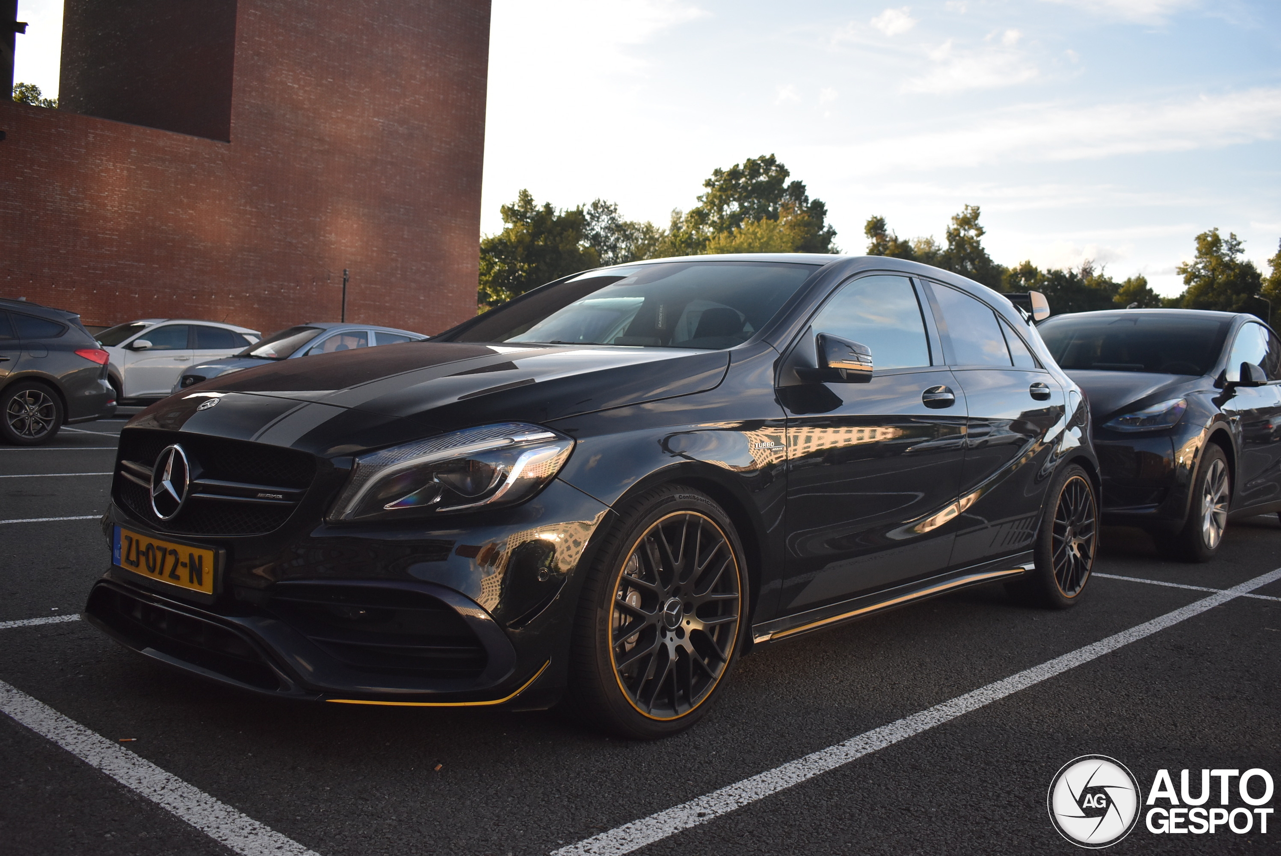 Mercedes-AMG A 45 W176 Yellow Night Edition