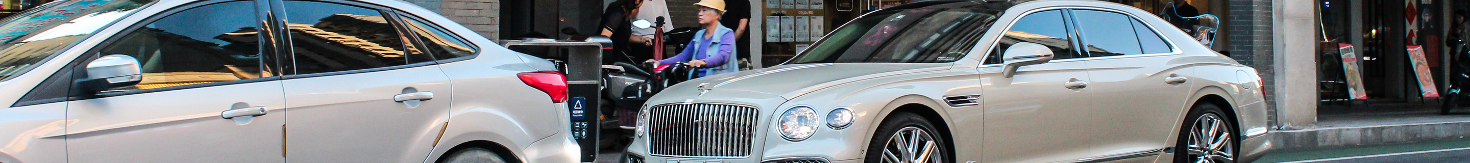 Bentley Flying Spur Hybrid Azure