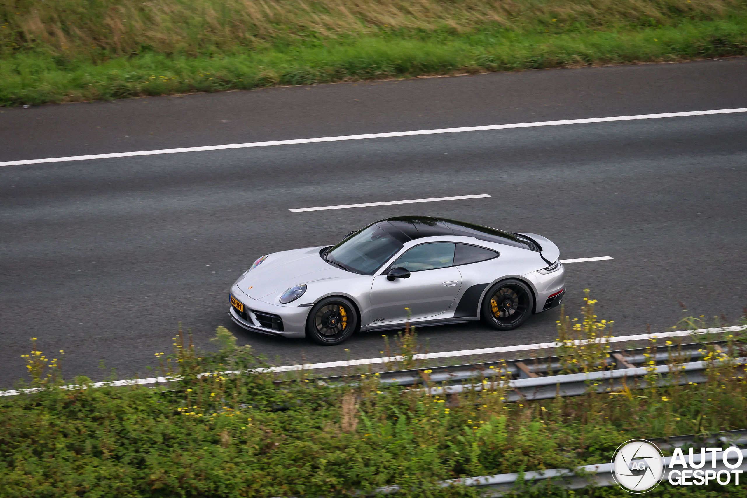 Porsche 992 Carrera 4 GTS