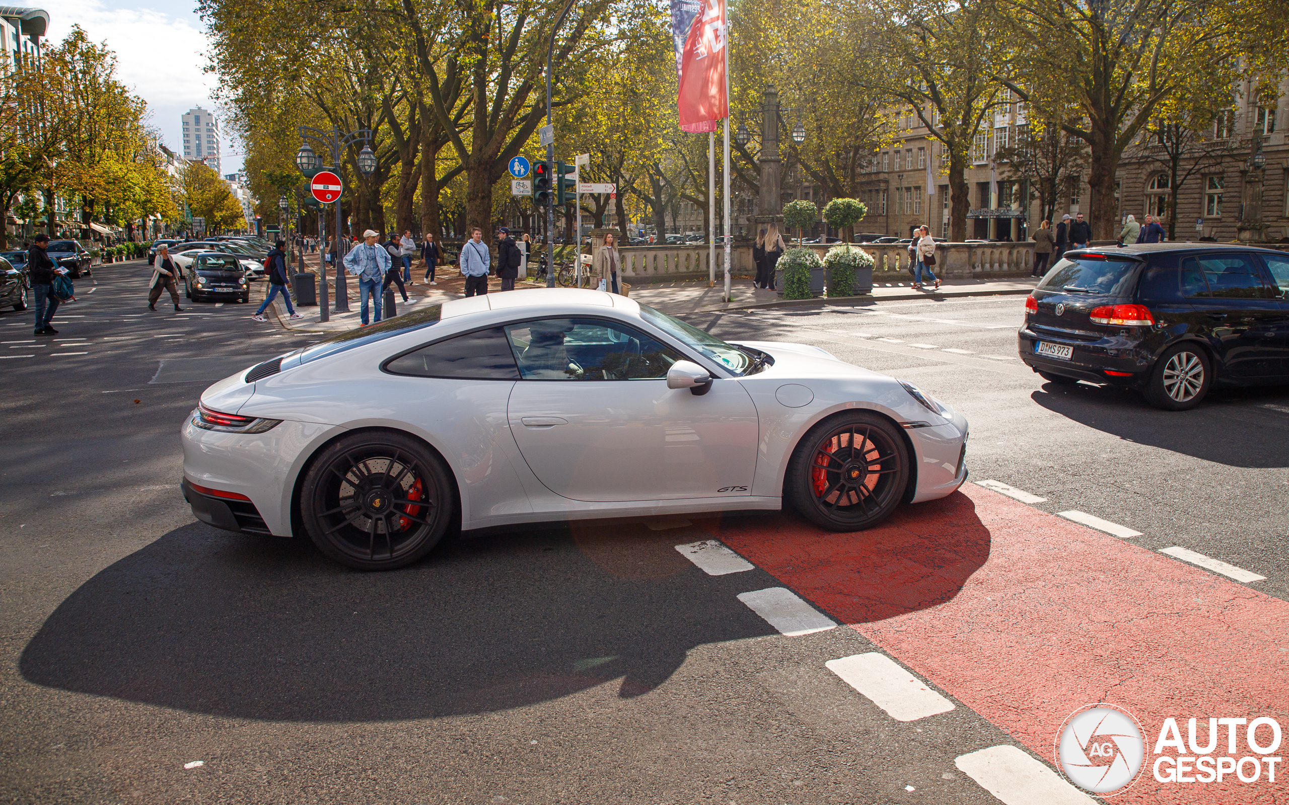 Porsche 992 Carrera 4 GTS