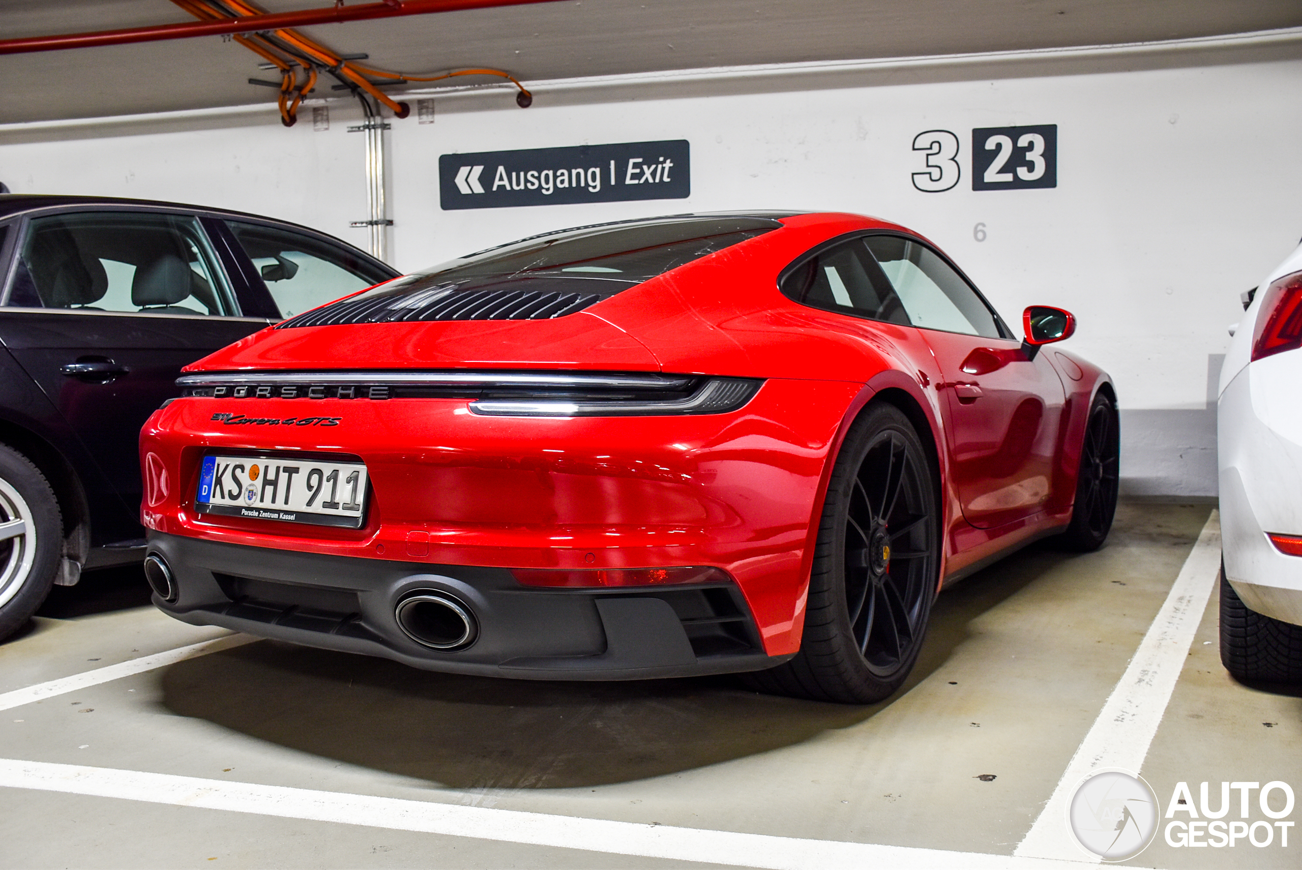 Porsche 992 Carrera 4 GTS