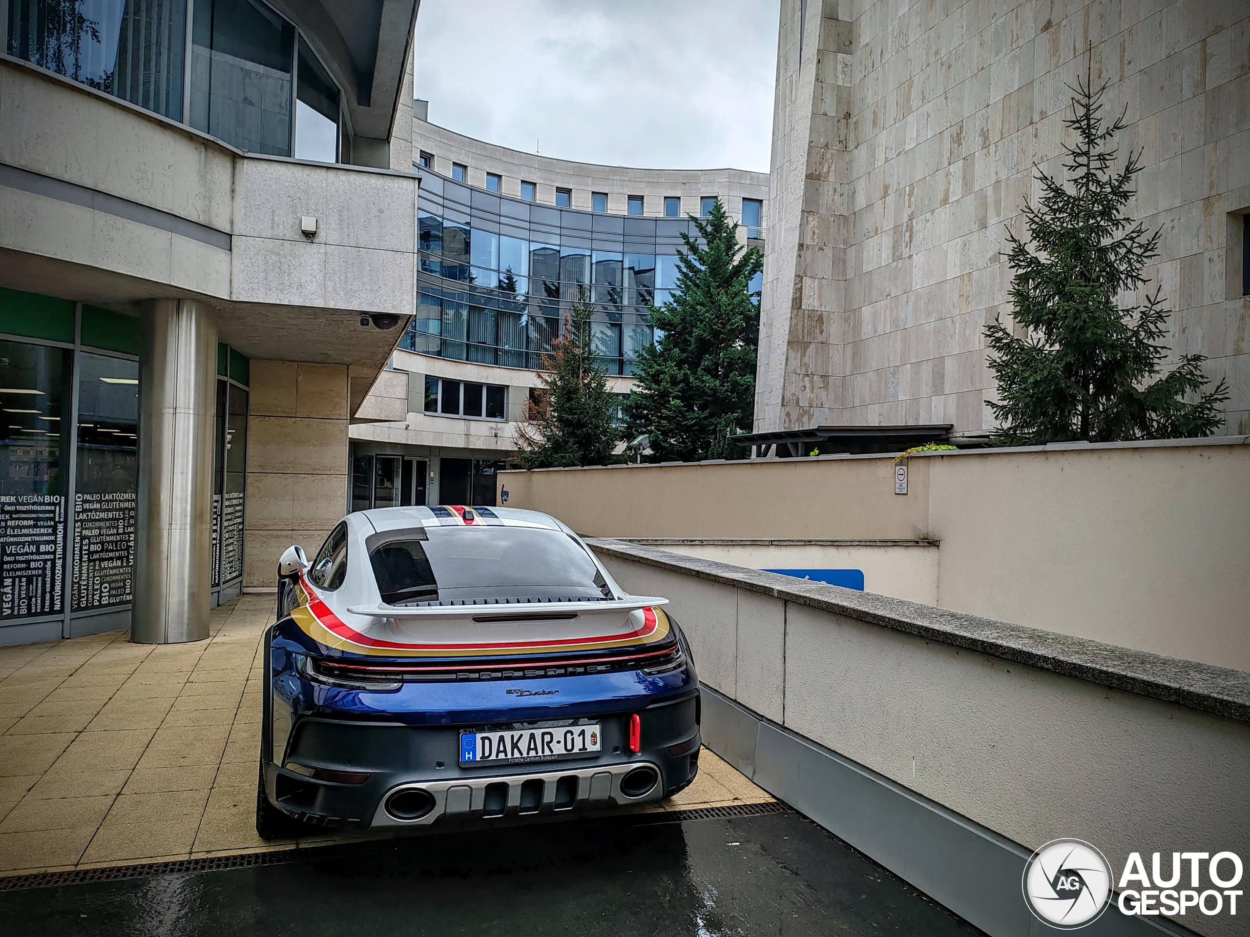 Porsche 992 Dakar