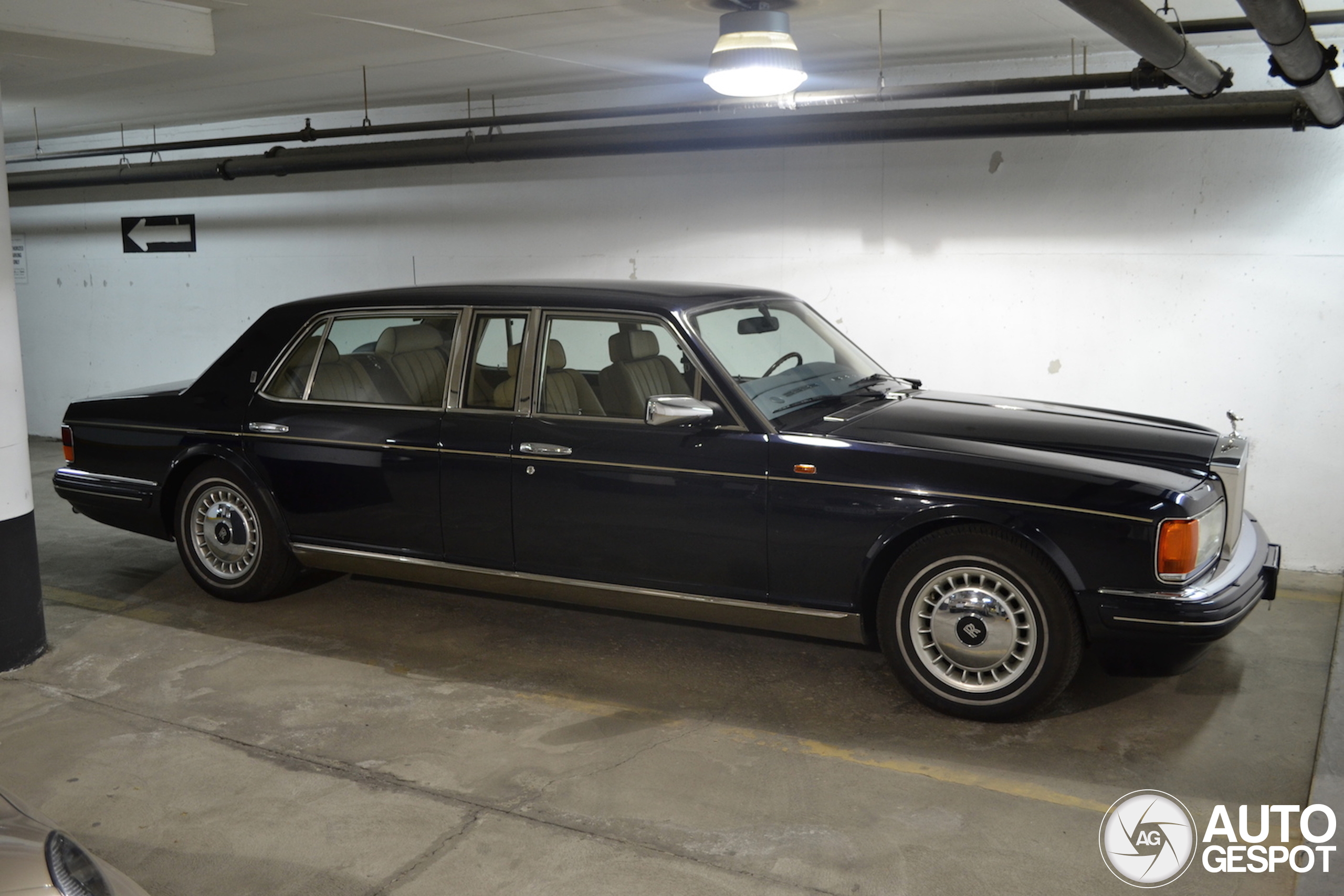 Rolls-Royce Silver Spur Non-Division Limo