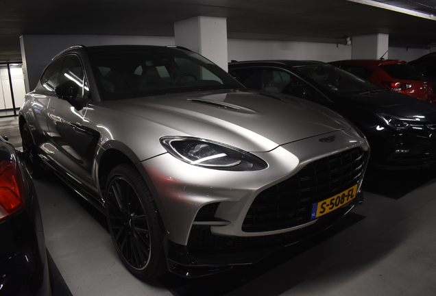 Aston Martin DBX707