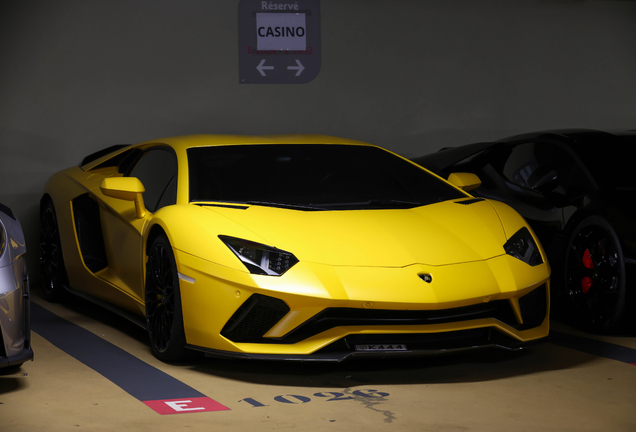 Lamborghini Aventador S LP740-4