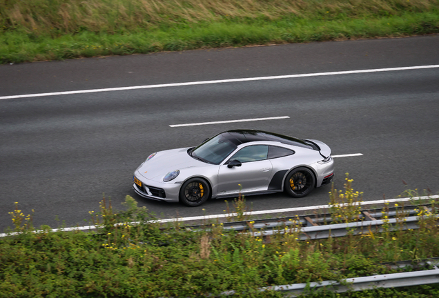 Porsche 992 Carrera 4 GTS