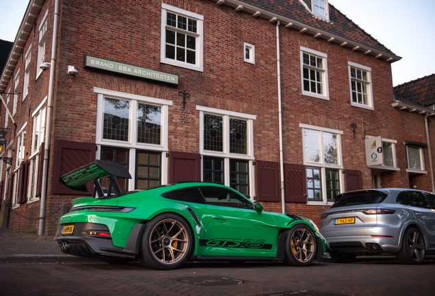 Porsche 992 GT3 RS Weissach Package