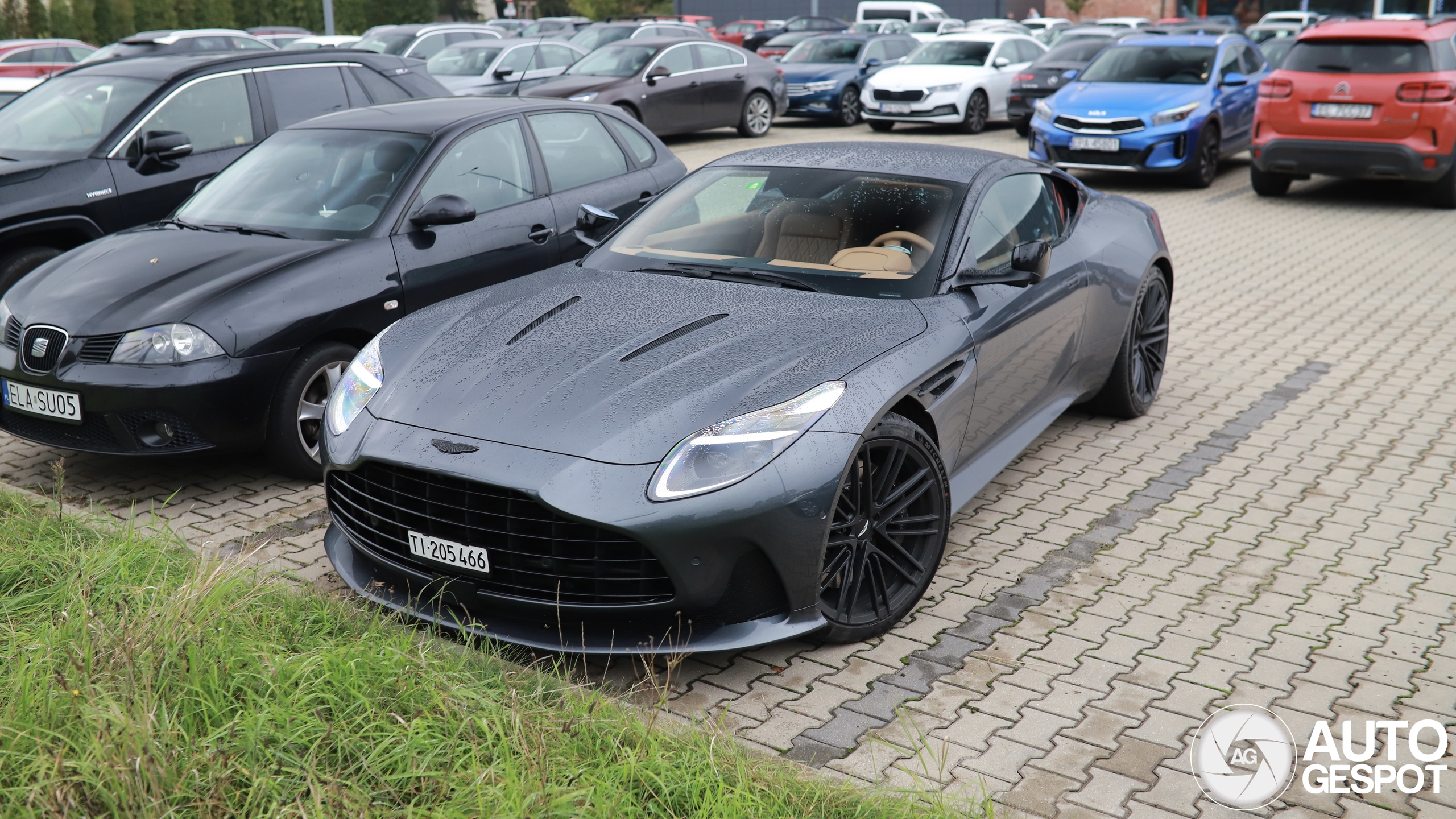 Aston Martin DB12