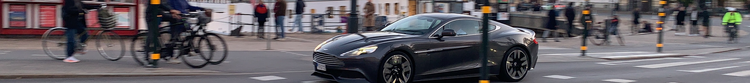 Aston Martin Vanquish 2013