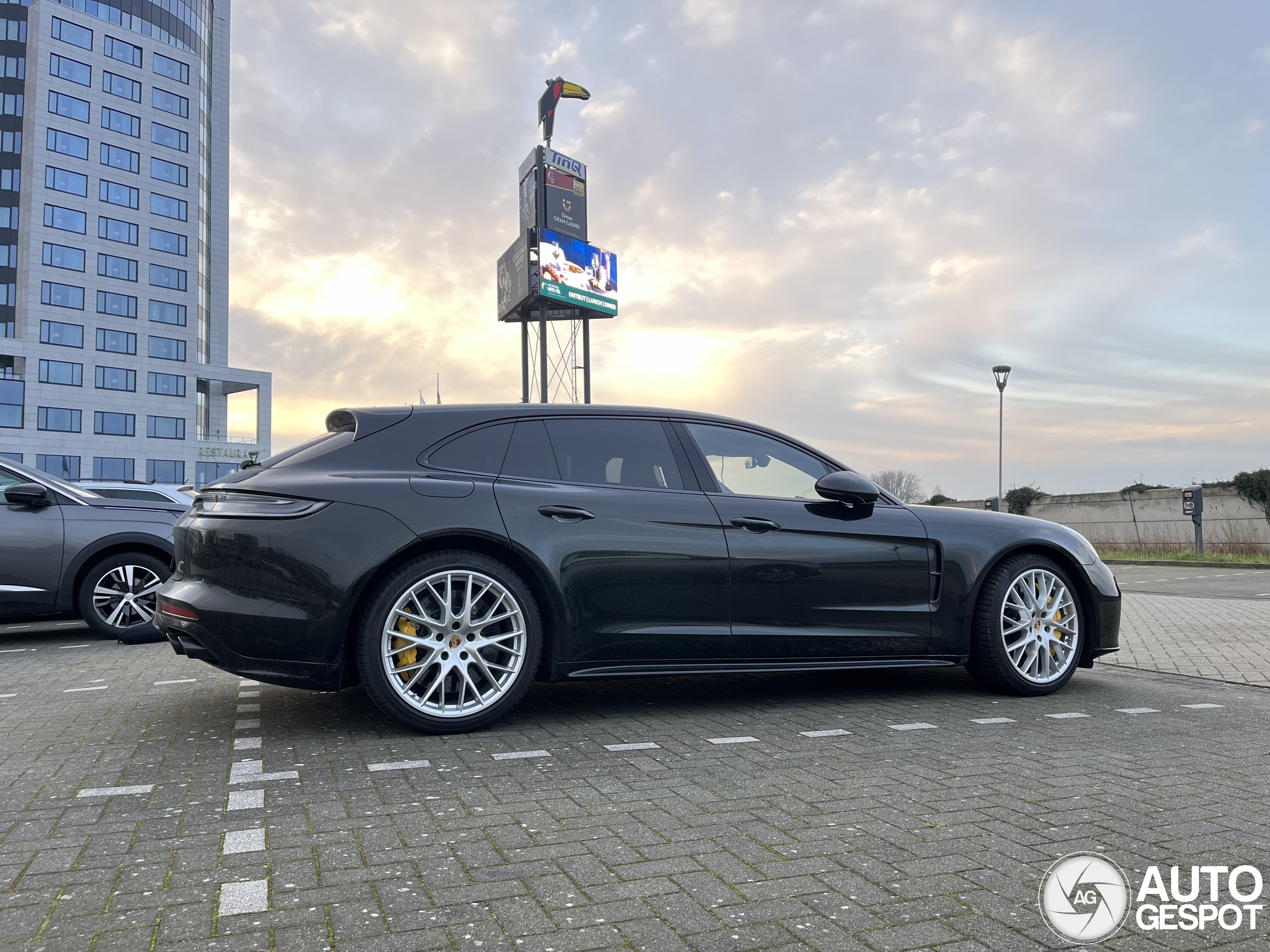 Porsche 971 Panamera Turbo S E-Hybrid Sport Turismo MkII