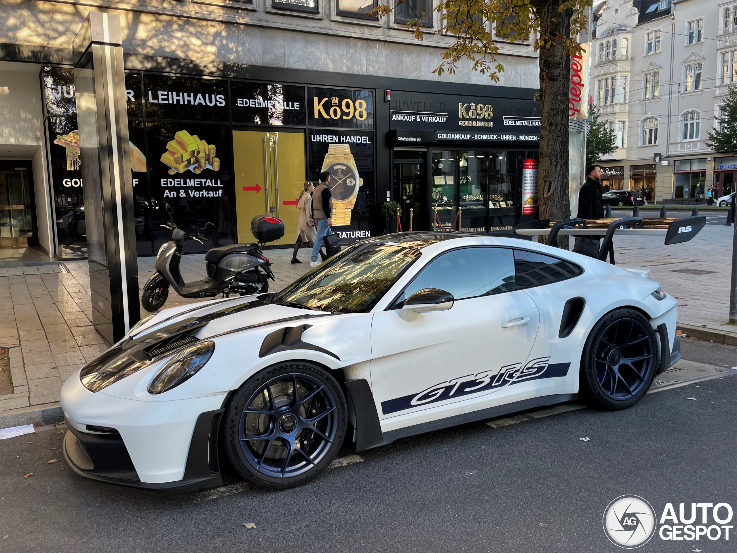 Porsche 992 GT3 RS Weissach Package