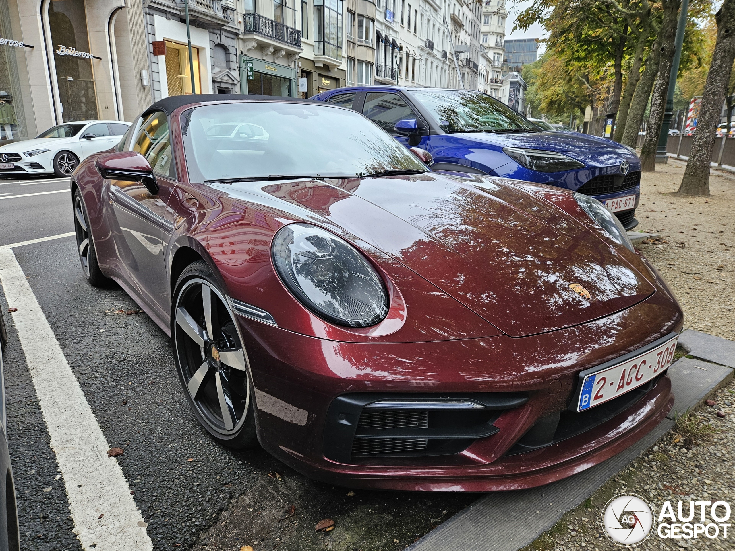 Porsche 992 Targa 4S Heritage Design Edition