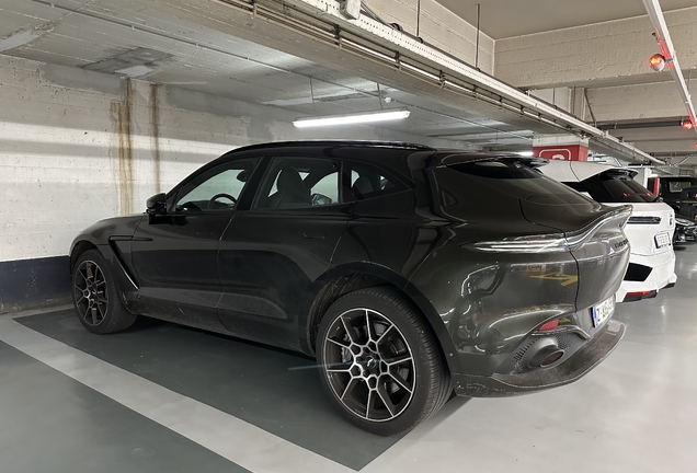 Aston Martin DBX