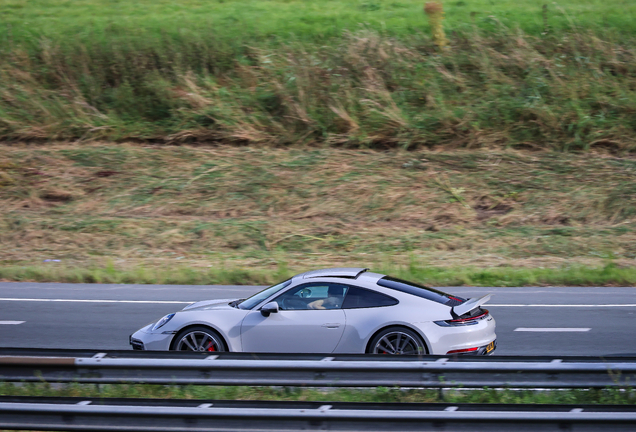 Porsche 992 Carrera 4S