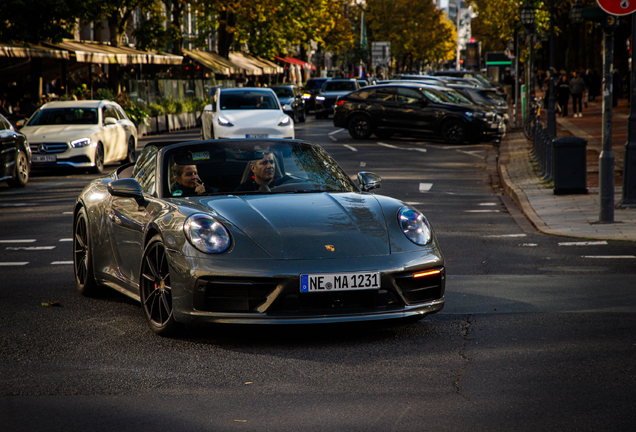 Porsche 992 Carrera 4S Cabriolet