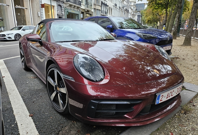 Porsche 992 Targa 4S Heritage Design Edition