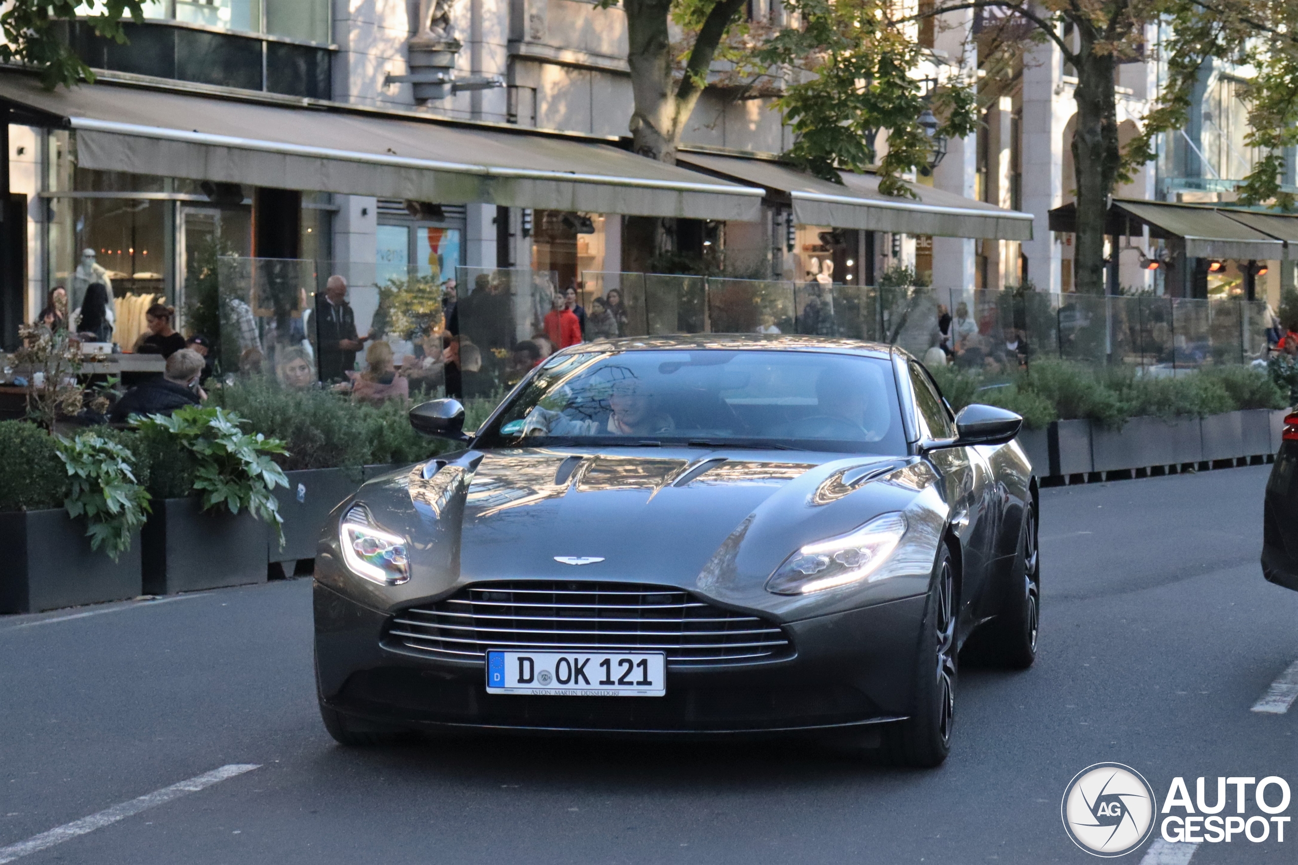 Aston Martin DB11