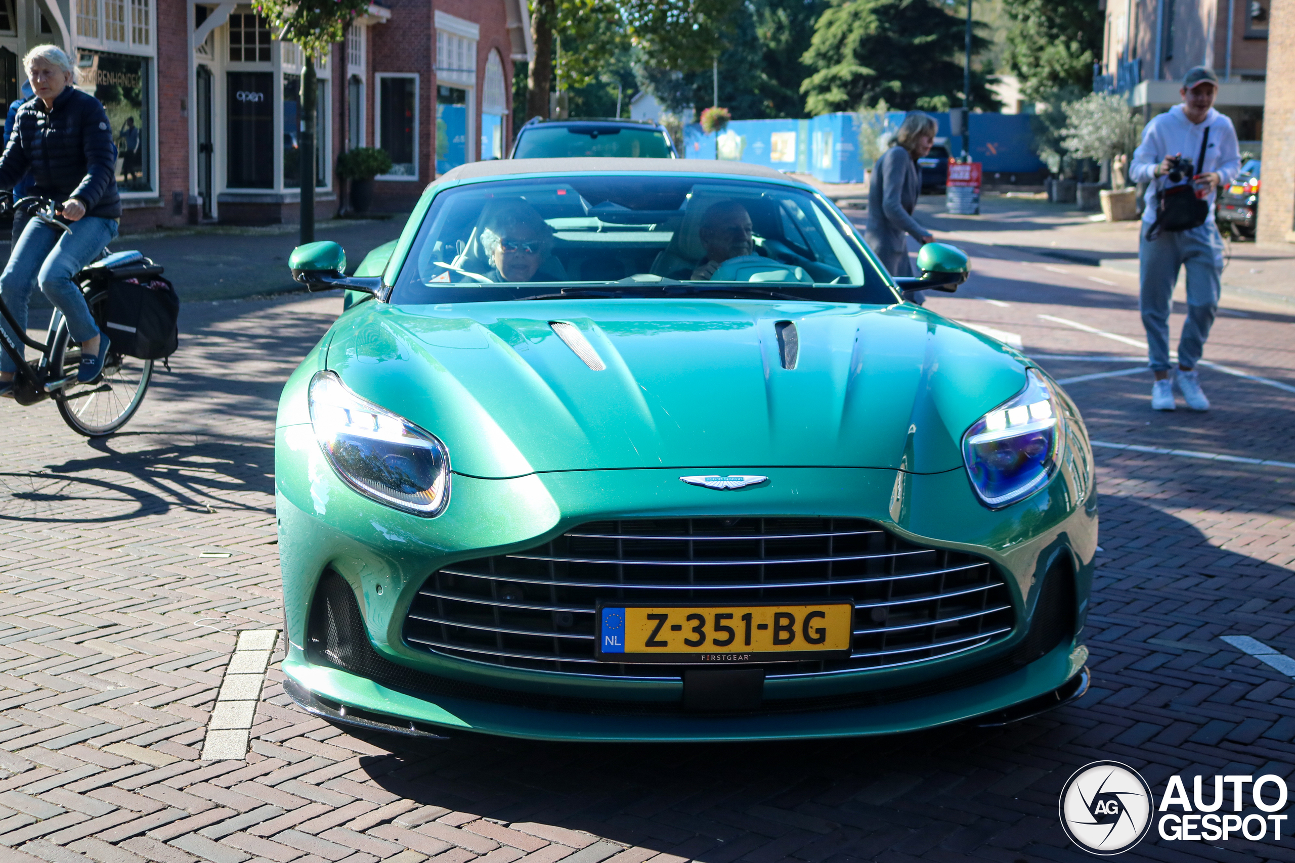 Aston Martin DB12 Volante