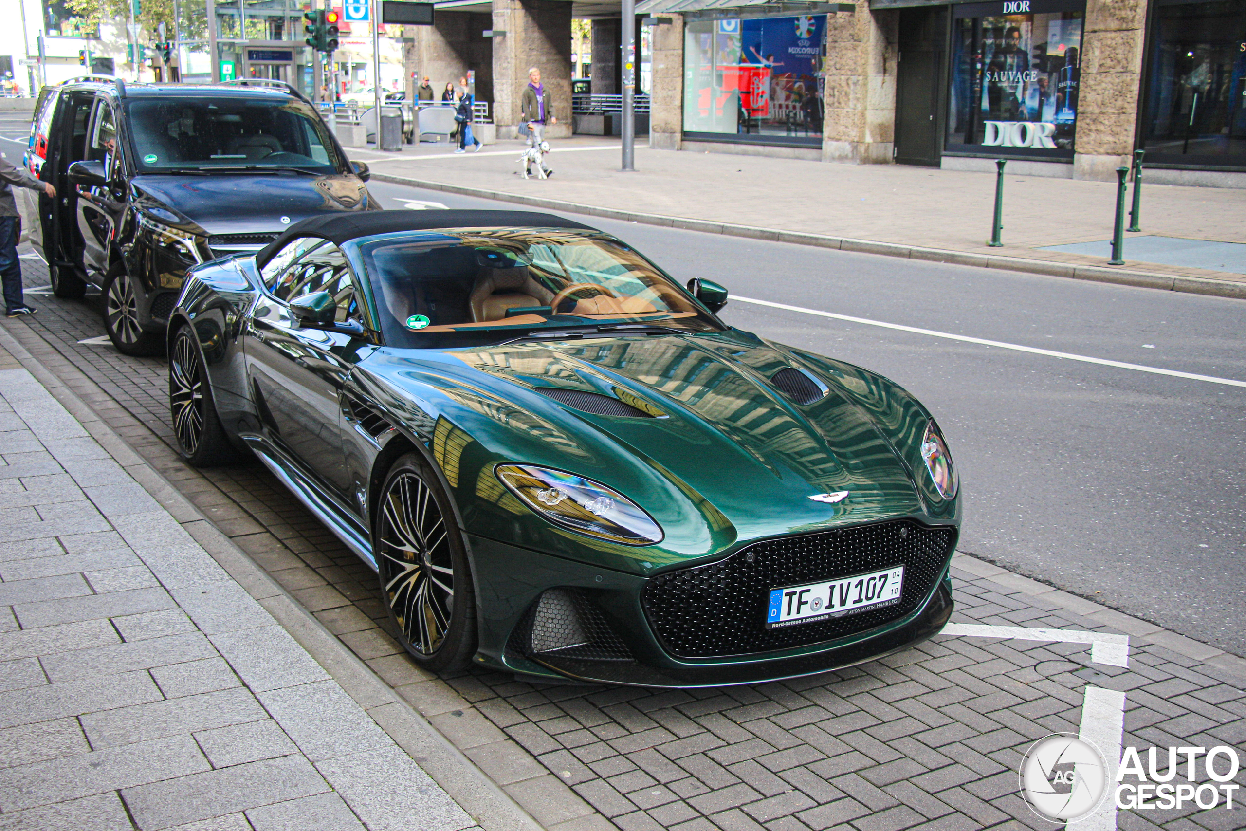 Aston Martin DBS Superleggera Volante