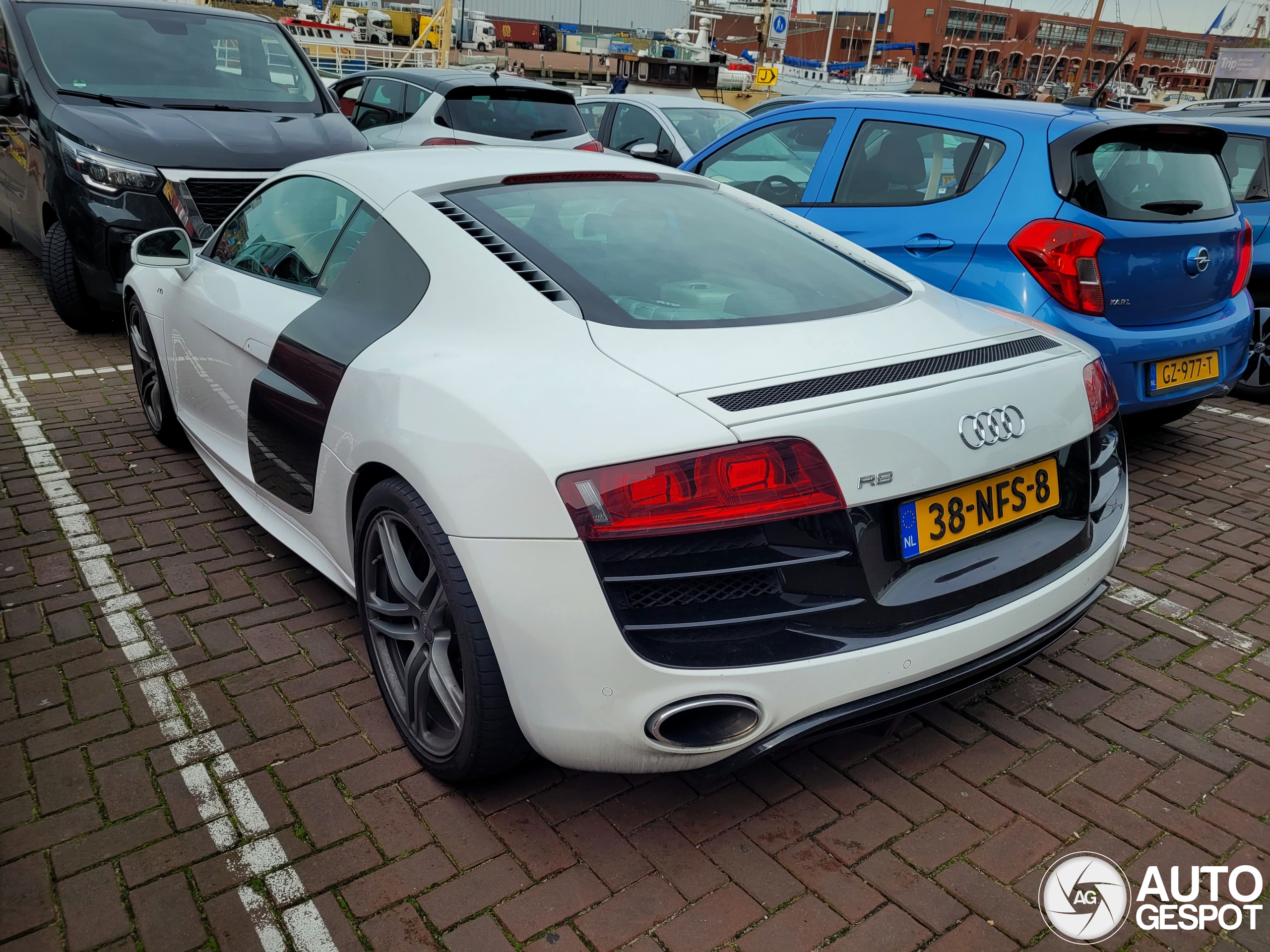 Audi R8 V10