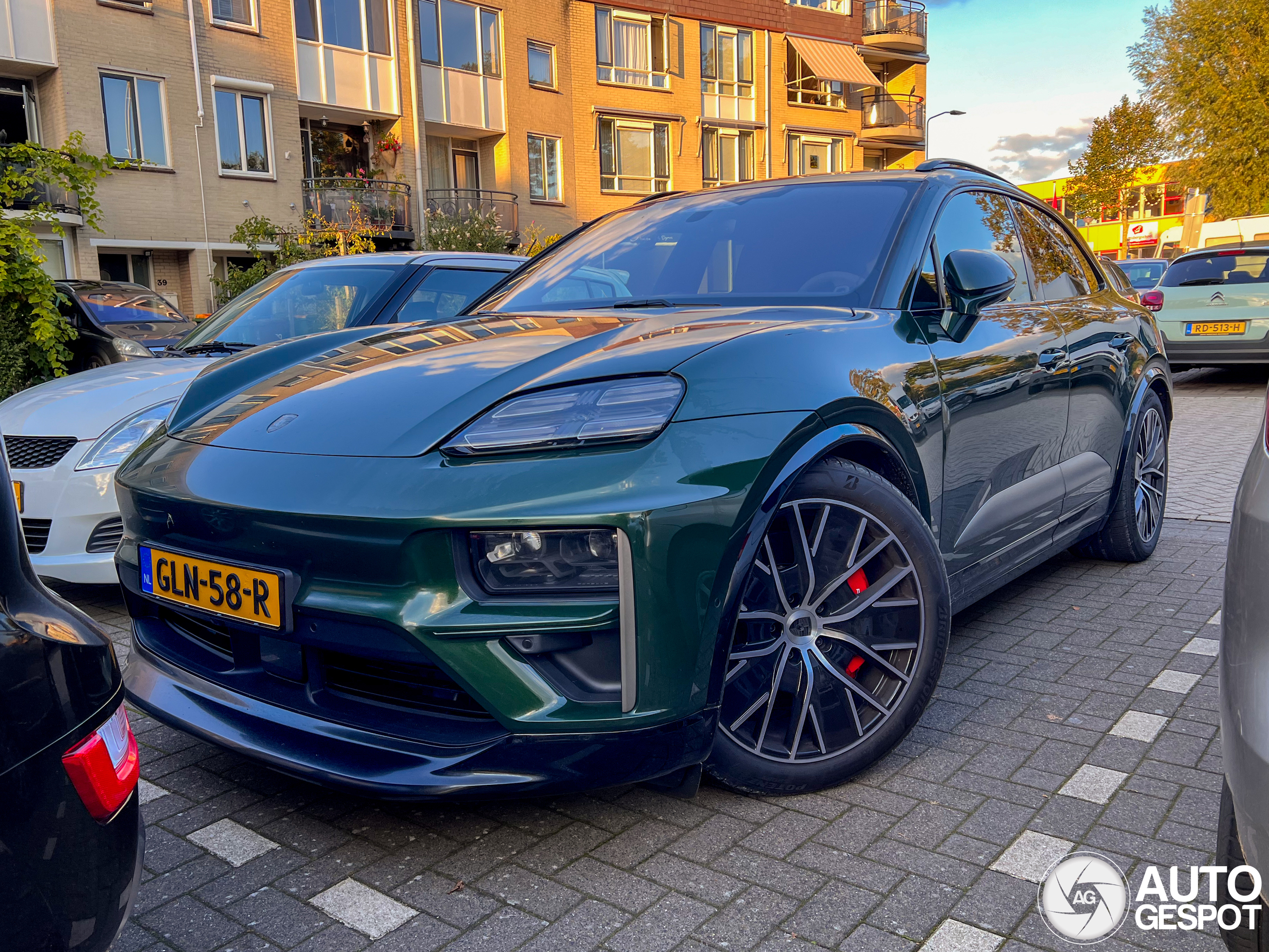 Porsche Macan EV Turbo