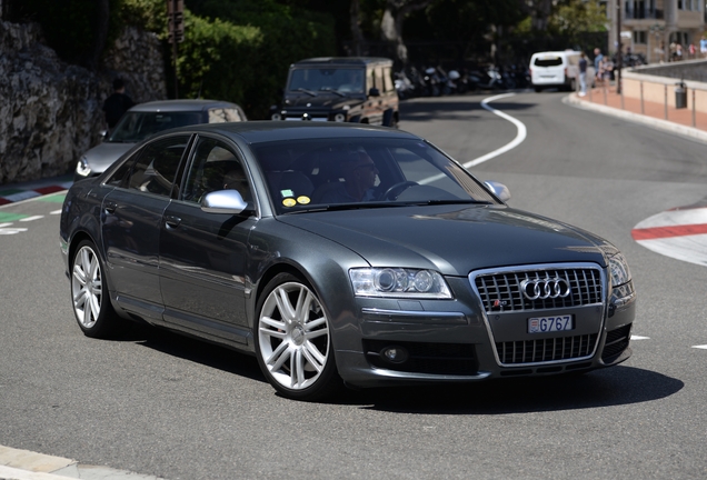 Audi S8 D3